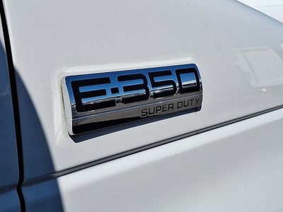 2022 Ford E-350SD Base Cutaway