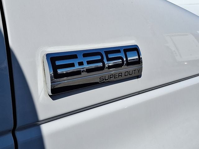 2022 Ford E-350SD Base Cutaway