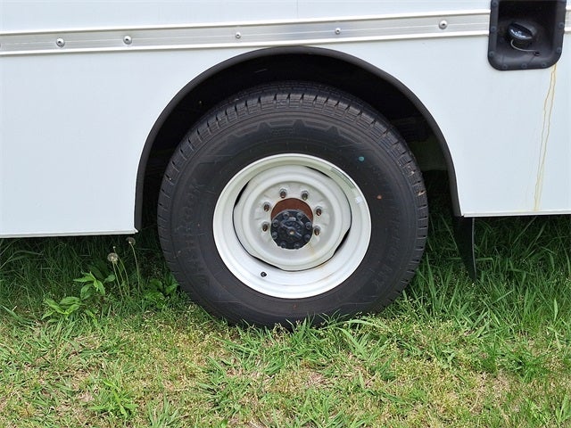 2024 Ford E-350SD Base Cutaway