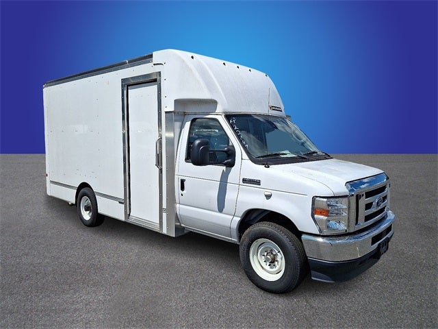 2022 Ford E-350SD Base Cutaway