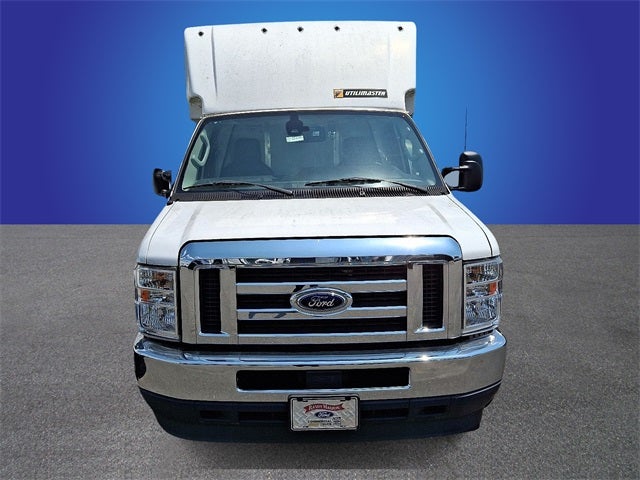 2022 Ford E-350SD Base Cutaway