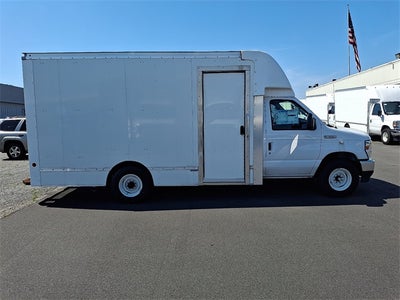 2022 Ford E-350SD Base Cutaway