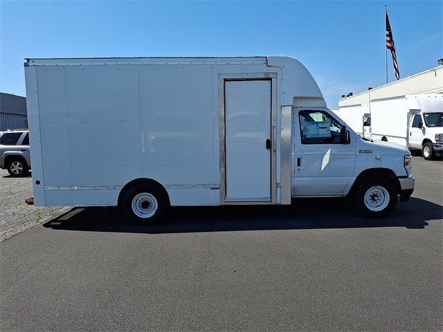 2022 Ford E-350SD Base Cutaway