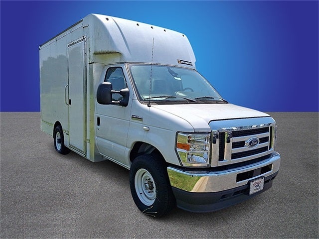 2022 Ford E-350SD Base Cutaway