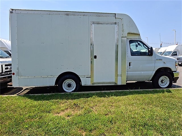 2022 Ford E-350SD Base Cutaway