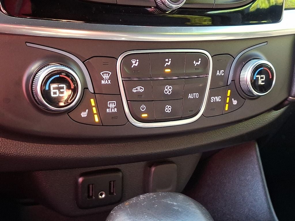2022 Chevrolet Traverse LT Leather