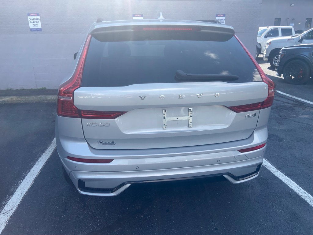 2023 Volvo XC60 B5 Plus Dark Theme