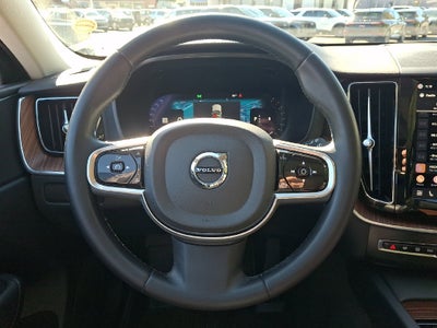 2023 Volvo XC60 B5 Plus Dark Theme