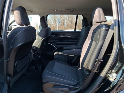 2022 Jeep Grand Cherokee L Laredo 4x4