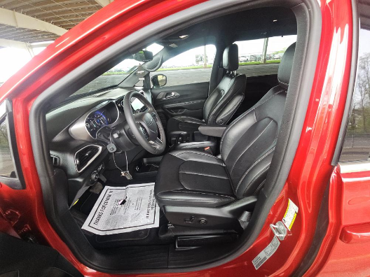 2025 Chrysler Pacifica Select