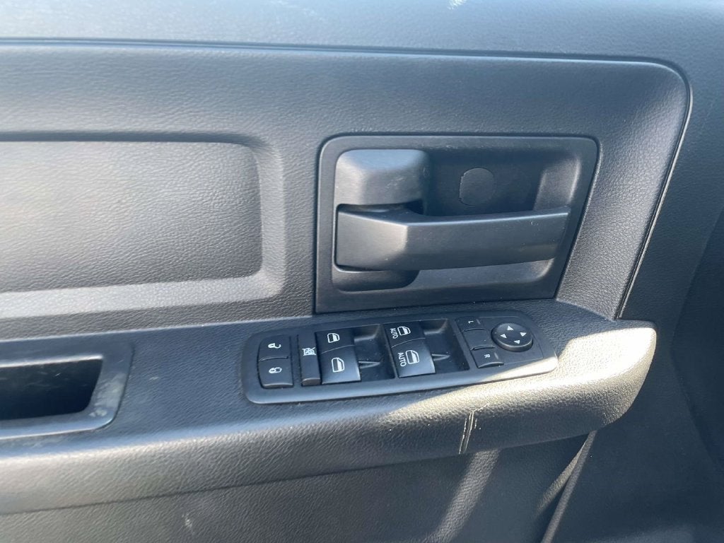 2018 RAM 2500 Tradesman Crew Cab 4x4 6'4' Box