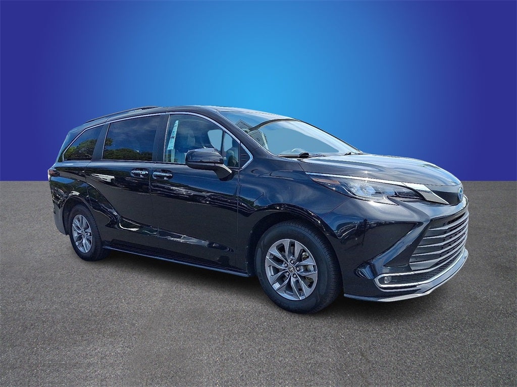 2024 Toyota Sienna XLE