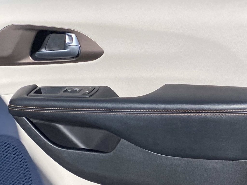 2017 Chrysler Pacifica Touring L Plus