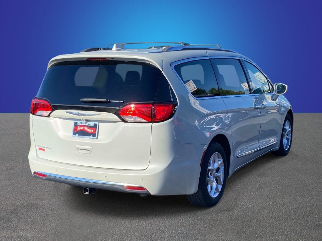 2017 Chrysler Pacifica Touring L Plus