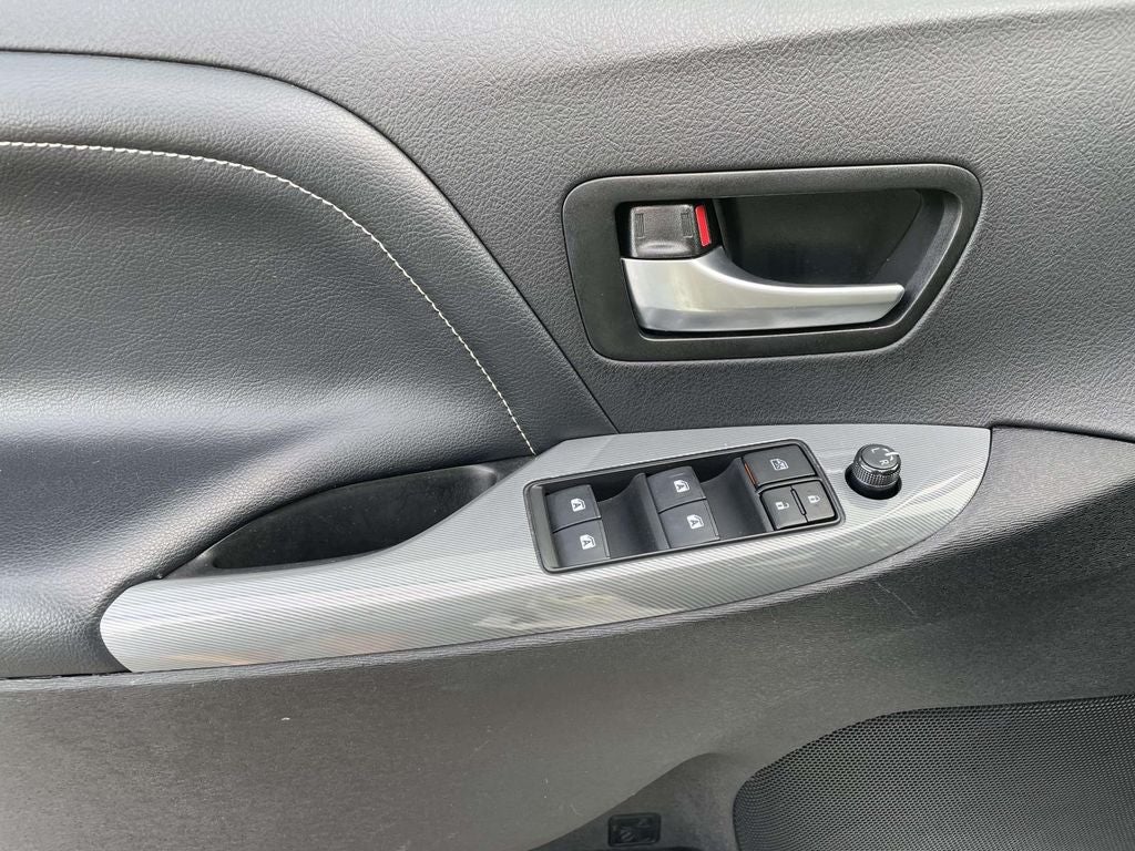 2018 Toyota Sienna SE 8 Passenger