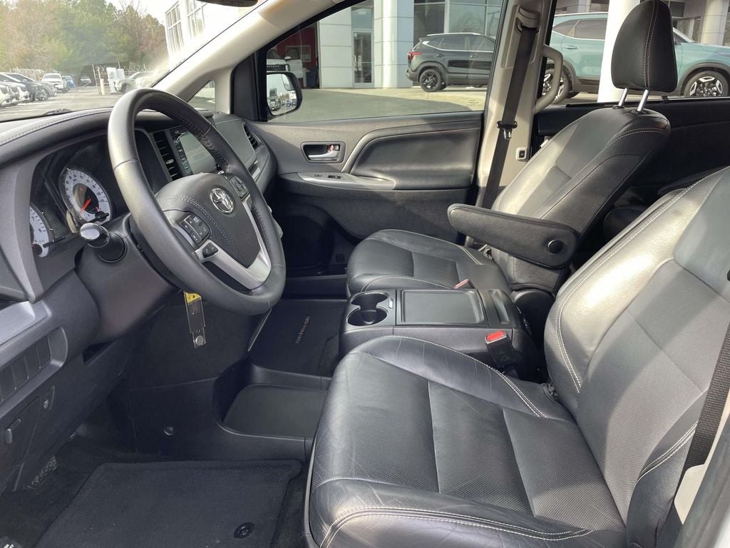 2018 Toyota Sienna SE 8 Passenger