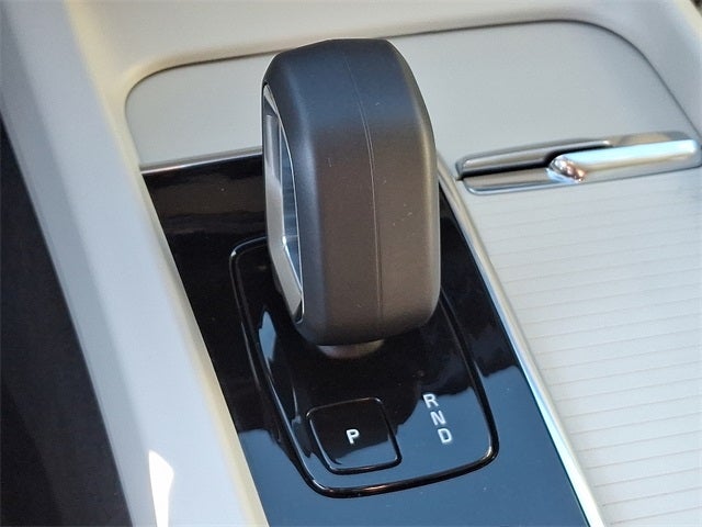 2025 Volvo XC60 B5 Core