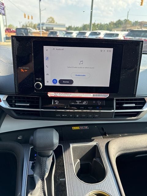 2025 Toyota Sienna LE 8 Passenger