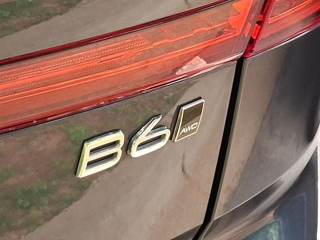 2023 Volvo XC60 B6 Ultimate Bright Theme
