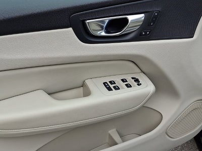 2024 Volvo XC60 B5 Plus Dark Theme