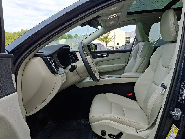 2024 Volvo XC60 B5 Plus Dark Theme