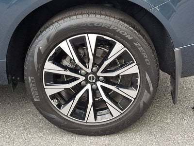 2024 Volvo XC60 B5 Plus Dark Theme