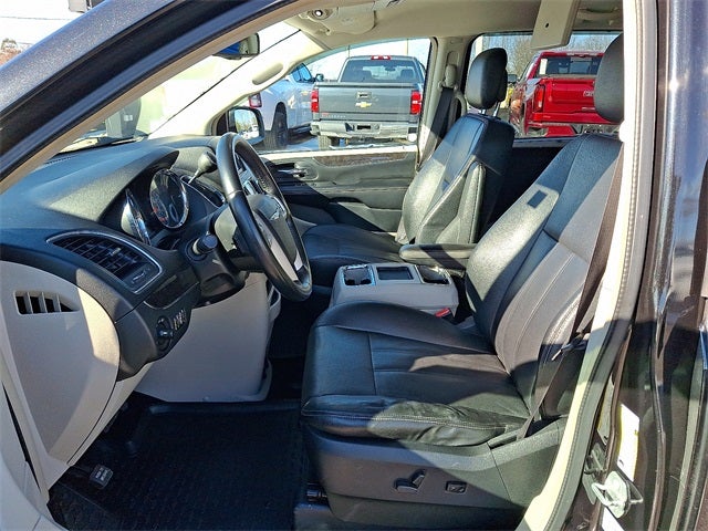 2016 Chrysler Town & Country Touring