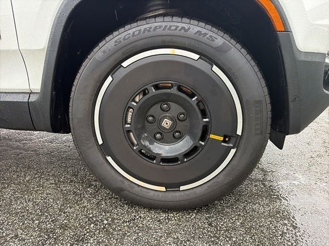 2025 Rivian R1S Adventure