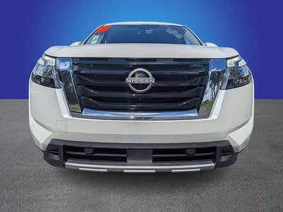 2023 Nissan Pathfinder SL