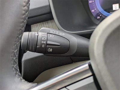 2023 Volvo XC40 B5 Plus Dark Theme