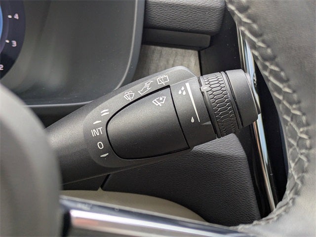 2023 Volvo XC40 B5 Plus Dark Theme