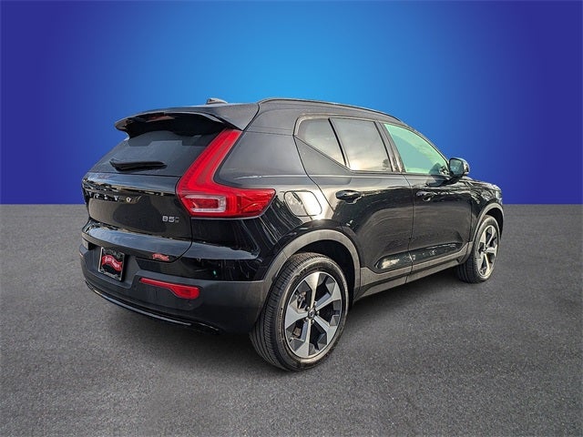 2023 Volvo XC40 B5 Plus Dark Theme