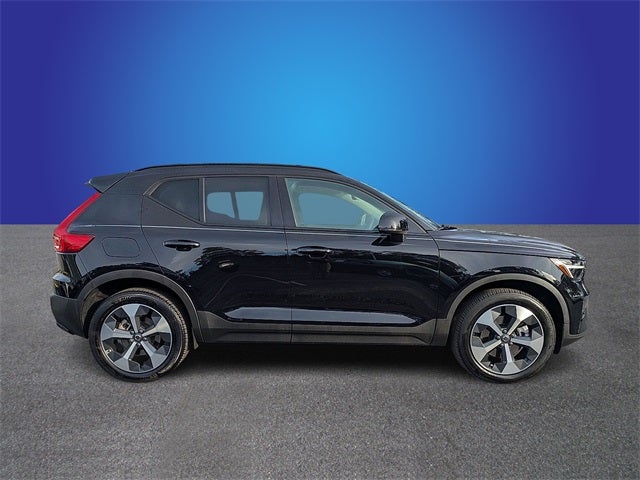 2023 Volvo XC40 B5 Plus Dark Theme
