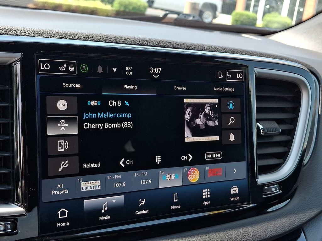 2025 Chrysler Pacifica Select