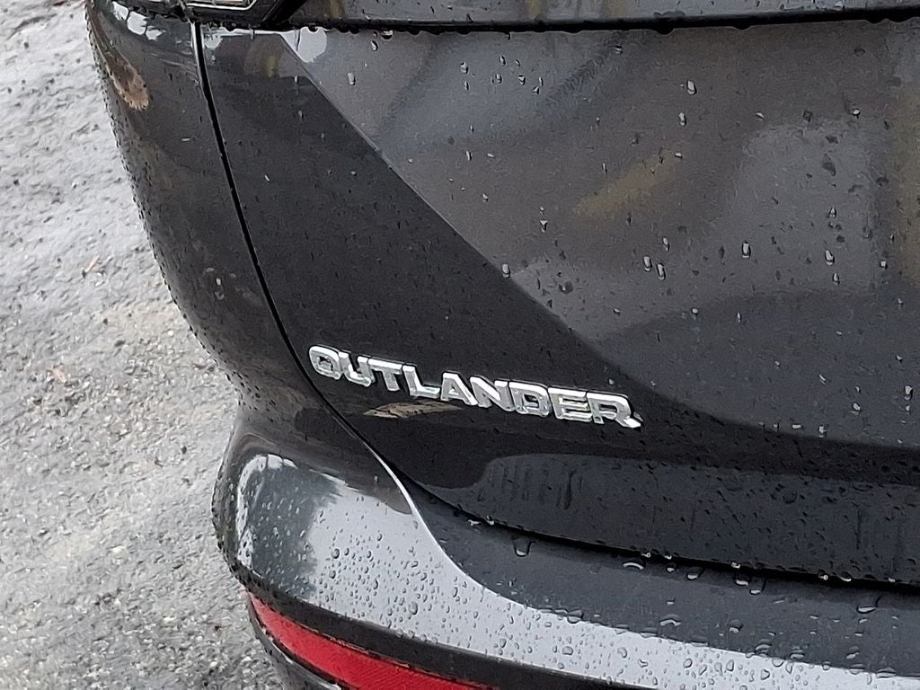 2025 Mitsubishi Outlander SE