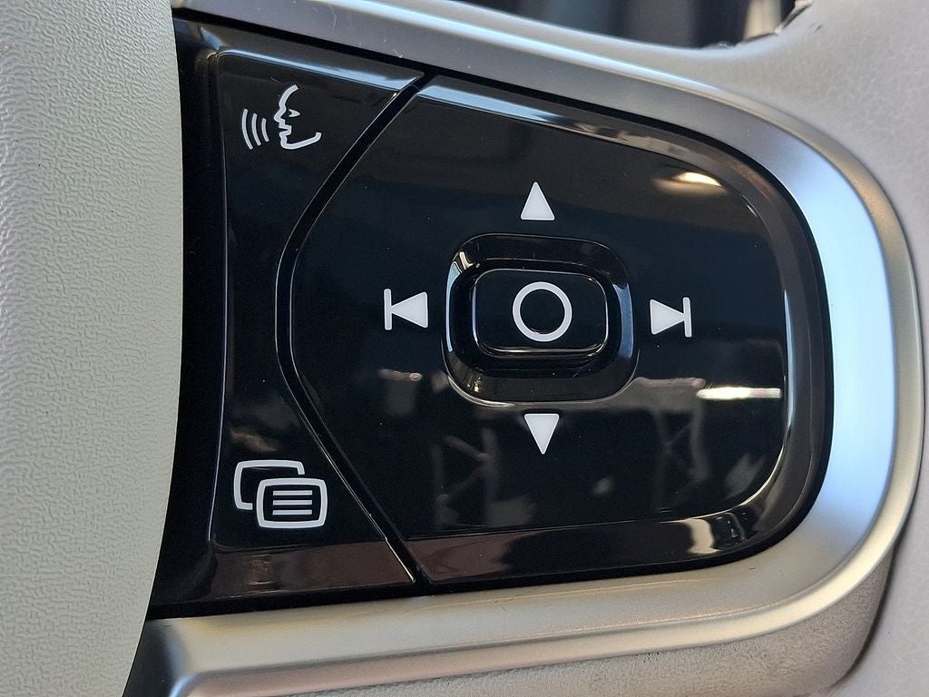 2025 Volvo XC60 B5 Core