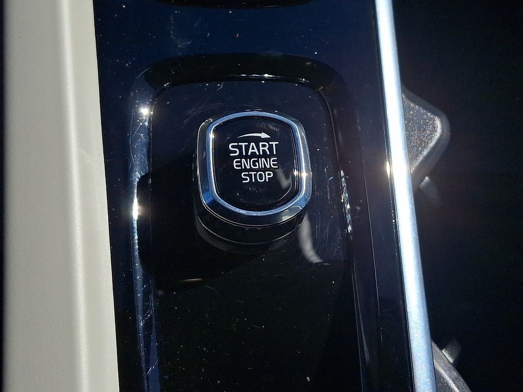 2025 Volvo XC60 B5 Core