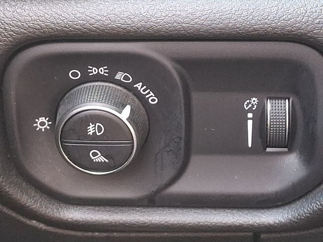 2023 RAM 1500 Tradesman Crew Cab 4x4 5'7' Box