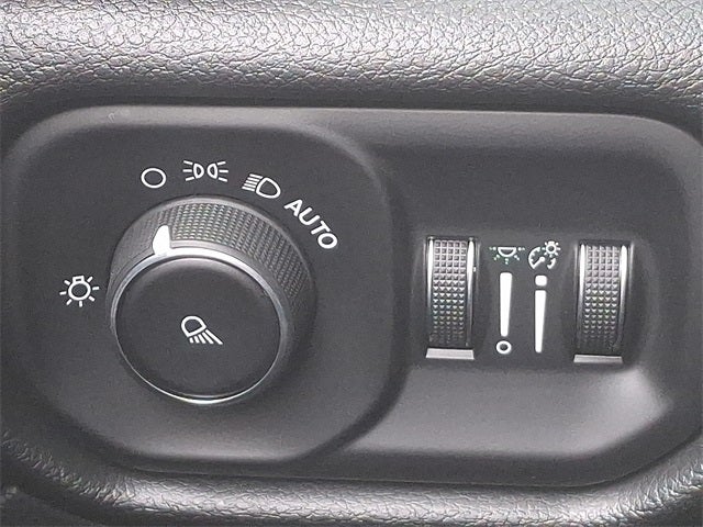 2020 RAM 2500 Tradesman Crew Cab 4X4 6'4' Box